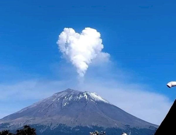 Don Goyo, el volcán enamorado: El Popocatépetl exhala humo en forma de corazón