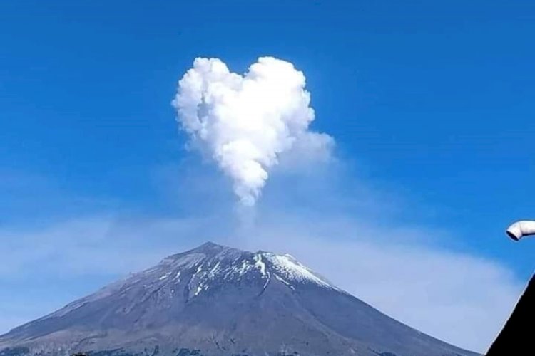 Don Goyo, el volcán enamorado: El Popocatépetl exhala humo en forma de corazón